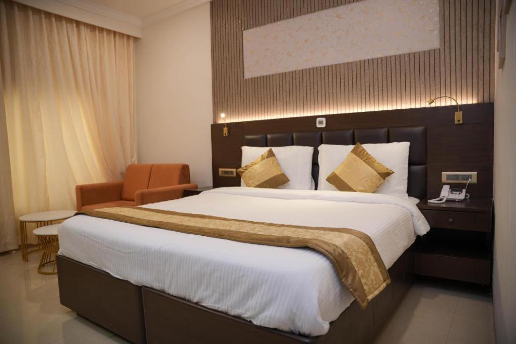 Hotel Vijaydeep Place Near Delhi Airport นิวเดลี ภายนอก รูปภาพ
