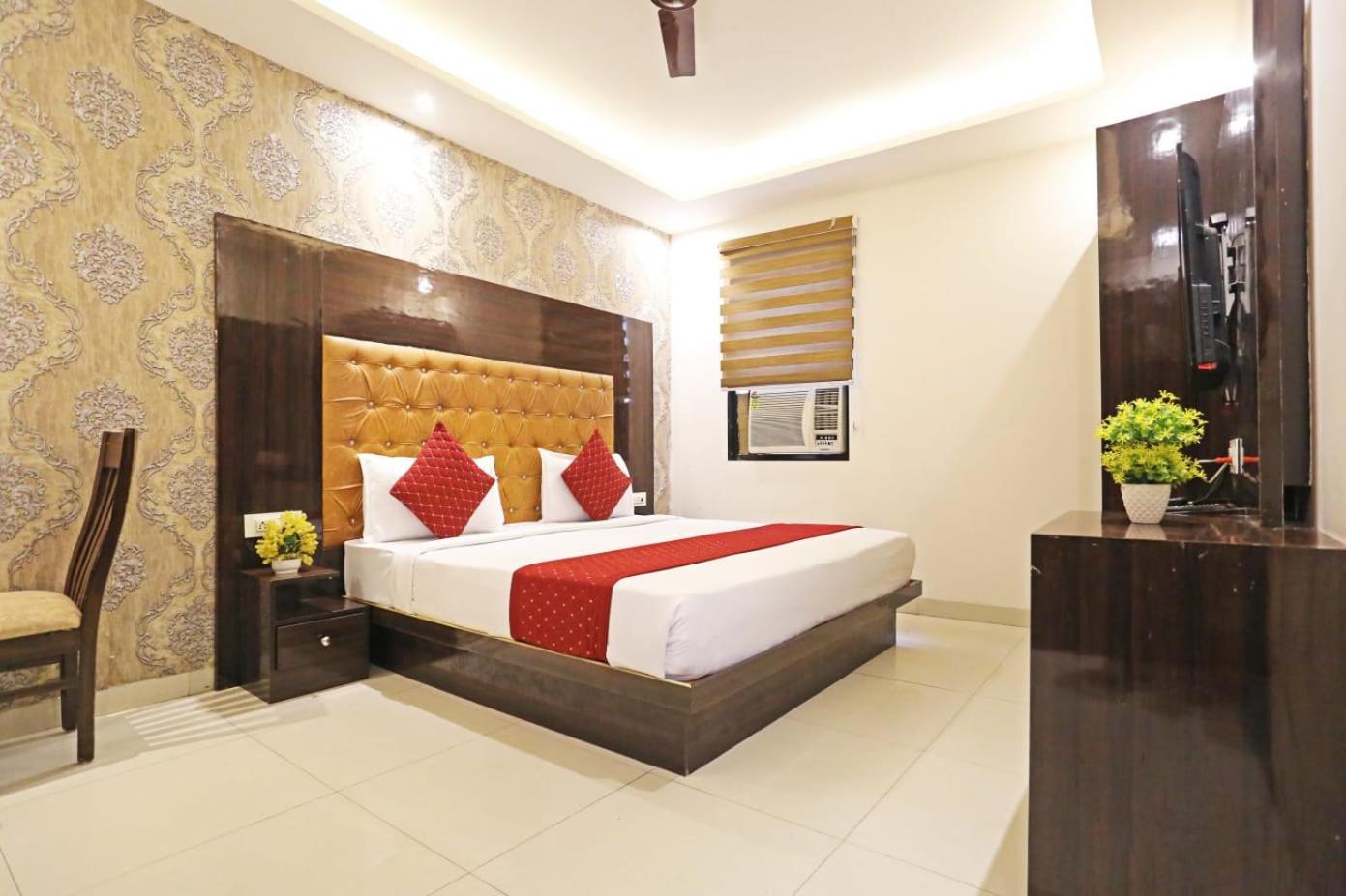 Hotel Vijaydeep Place Near Delhi Airport นิวเดลี ภายนอก รูปภาพ