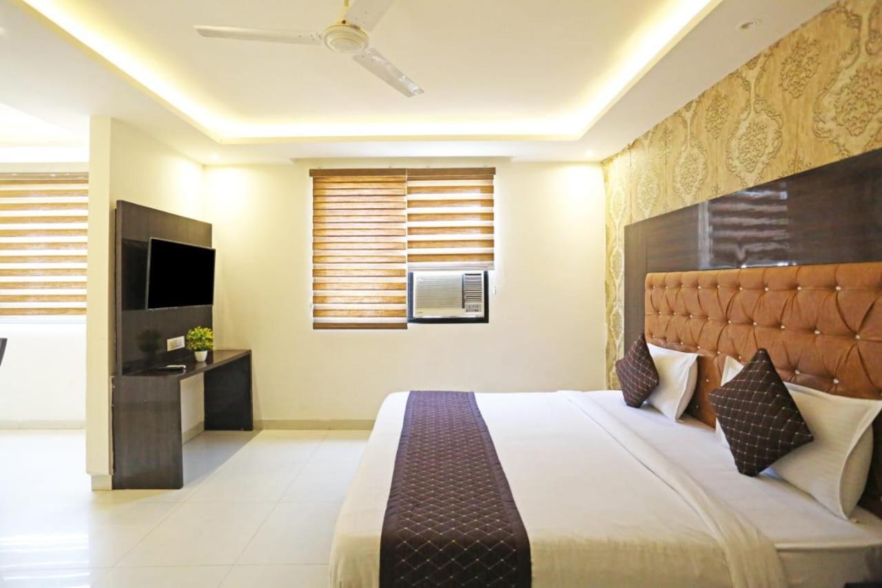 Hotel Vijaydeep Place Near Delhi Airport นิวเดลี ภายนอก รูปภาพ