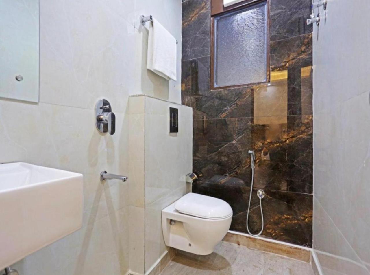 Hotel Vijaydeep Place Near Delhi Airport นิวเดลี ภายนอก รูปภาพ
