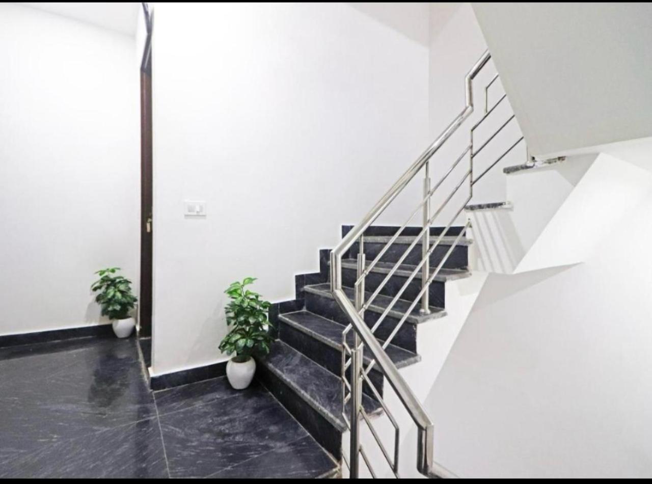 Hotel Vijaydeep Place Near Delhi Airport นิวเดลี ภายนอก รูปภาพ