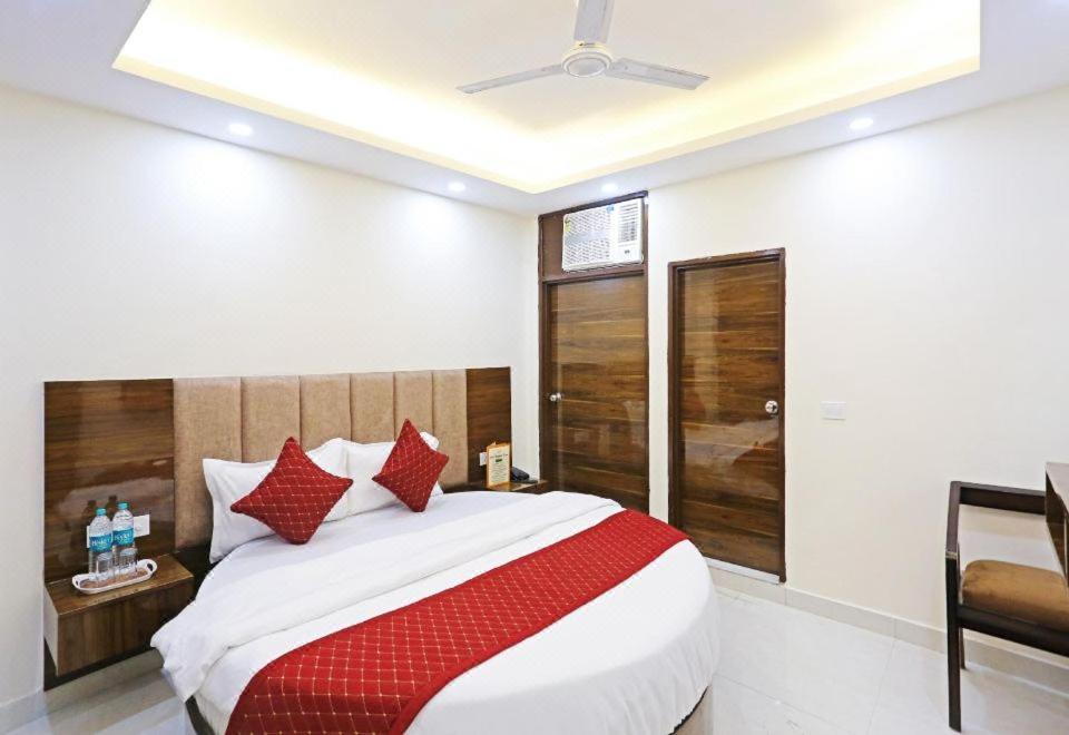 Hotel Vijaydeep Place Near Delhi Airport นิวเดลี ภายนอก รูปภาพ