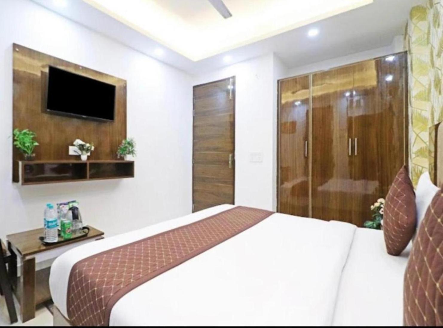 Hotel Vijaydeep Place Near Delhi Airport นิวเดลี ภายนอก รูปภาพ