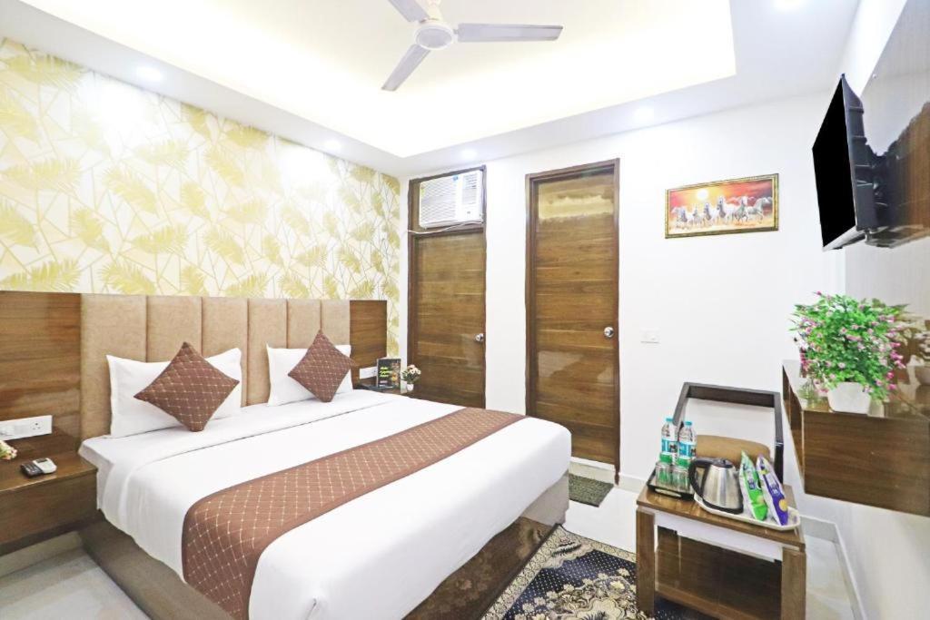 Hotel Vijaydeep Place Near Delhi Airport นิวเดลี ภายนอก รูปภาพ