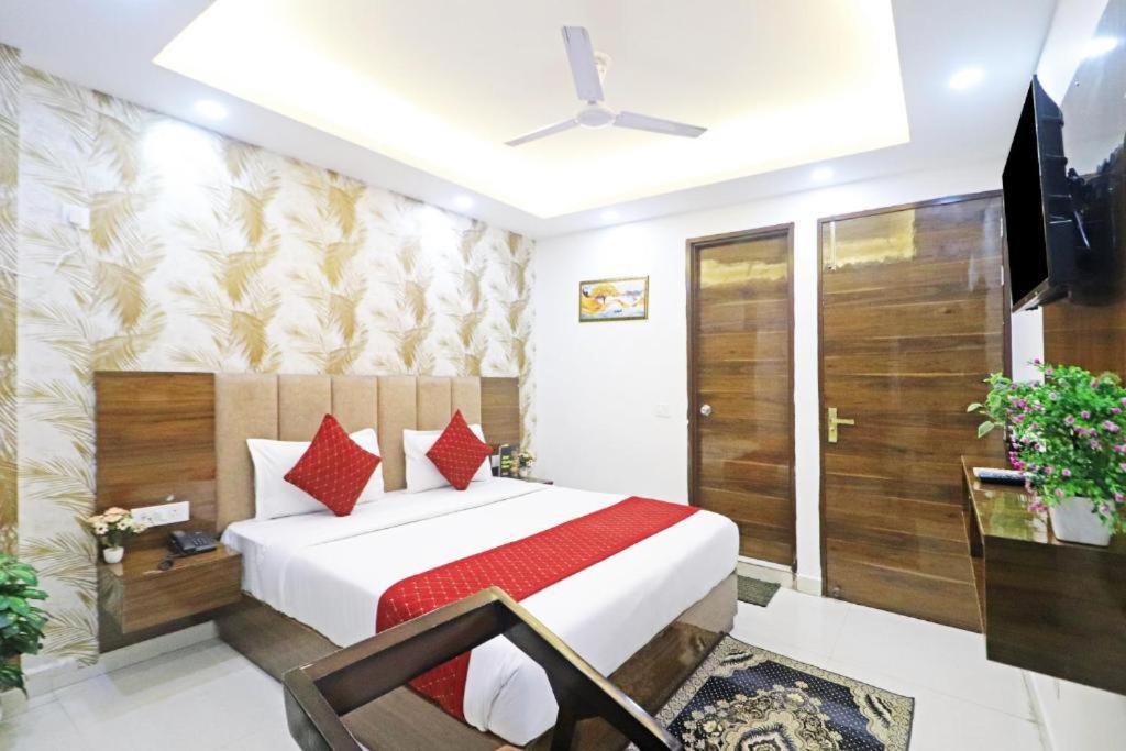 Hotel Vijaydeep Place Near Delhi Airport นิวเดลี ภายนอก รูปภาพ